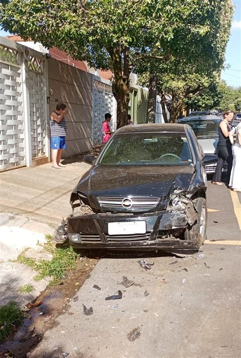 Motorista Embriagado Bate Em Carros Estacionados E Sofre Trauma Na Cabe A