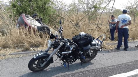 Aparatosa Volcadura En Carretera Xalapa Veracruz No Deja Lesionados