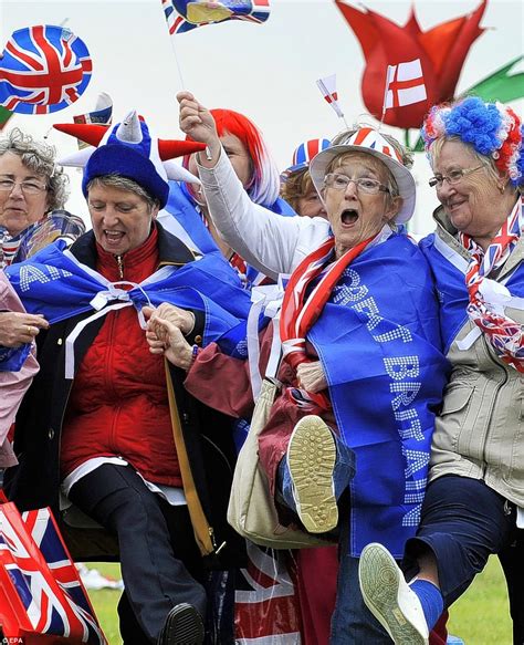 Queens Diamond Jubilee Britain Turns Red White And Blue For Four