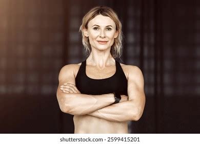 Mature Forte Poitrine R Sultats Mille Dimages Libres De Droits De Photos De Stock Et D