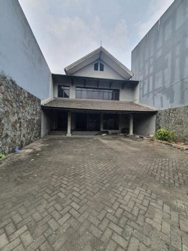 Dijual Ruang Usaha Ex Kantor Di Area Komersial Jalan Kisamaun