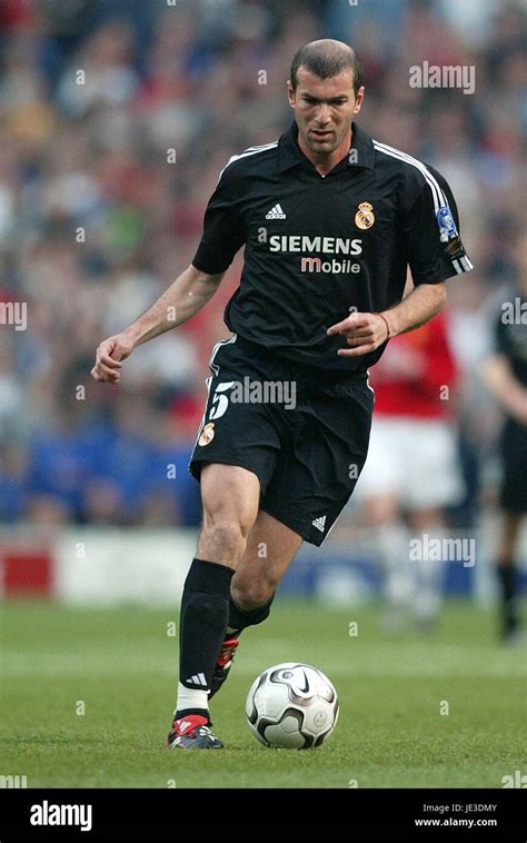 ZINEDINE ZIDANE REAL MADRID CF 23 April 2003 Stock Photo Alamy