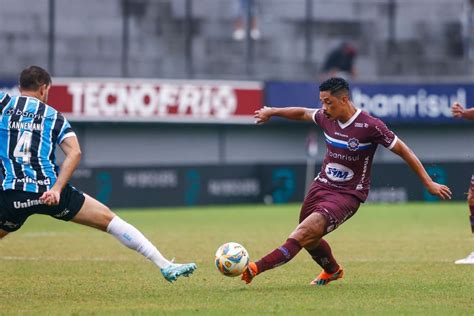 Grêmio vence o Caxias e fica a um empate da final do Campeonato Gaúcho