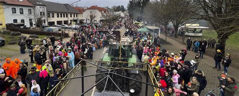 Fastnachtsumzug In Picard 2023 Fotos Zeigen Gruppen Und Gute Laune