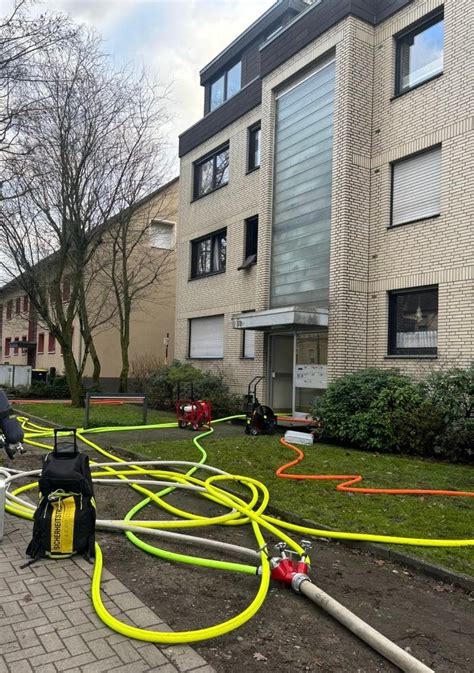 Fw Re Tragischer Wohnungsbrand Fordert Ein Todesopfer Am Zweiten