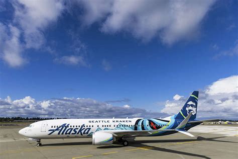 Alaska Airlines Debuts Kraken Themed Plane Sea Tac Airport Adds New Cell Lot Access Route More