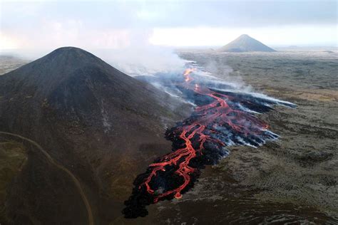 Las impactantes imágenes de la erupción del volcán islandés Litli