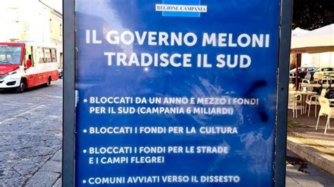 L Ironia Di De Luca Sui Manifesti Ricorso Del Centrodestra Anche All