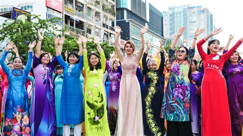 Ao Dai Festival 2023 Welcomes International Tourists