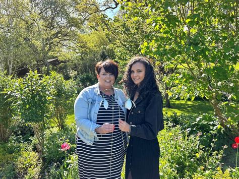 Evesham Artist To Bring St Richard S Hospice Memorial Garden To