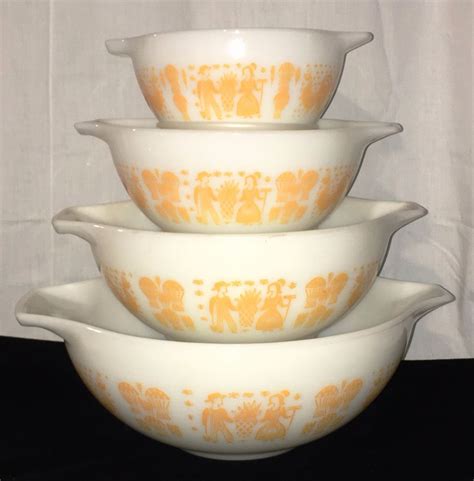 RARE Pyrex ORANGE BUTTERPRINT 4 PC CINDERELLA MIXING BOWL SET