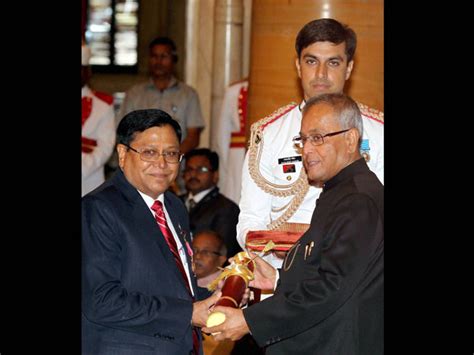 Rahul Dravid, Sridevi Receive Padma Awards | President Pranab Mukherjee ...