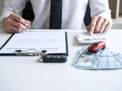 Ngành học hot nhất NEU tốt nghiệp chỉ sau năm tiếng anh lương cao ngất ngưởng lên