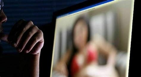 Pubblica Un Video Porno Della Ex Moglie Sul Web Poi Le Incendia I