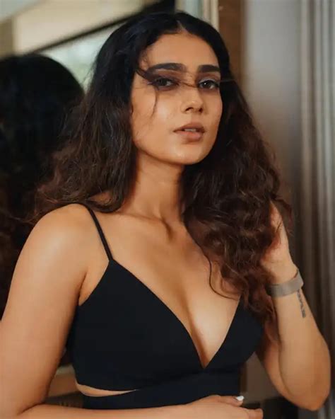 Hot Hindi Films Actress Aakanksha Singh Big Boobs 12 Pics