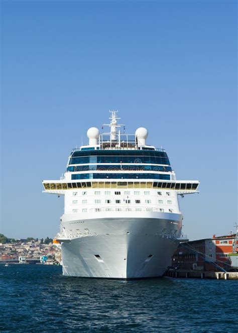 Cruise Ship Front View Stock Image Image Of Tropical 22585771