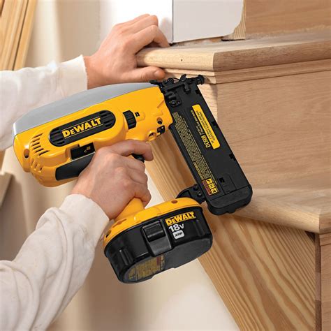 DEWALT Cordless Brad Nailer Kit, 18.0, Adhesive, Straight - 2VDJ9 ...