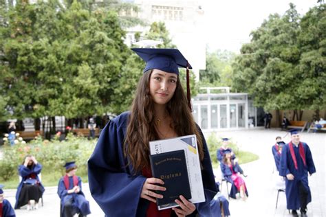 The Graduation Ceremony of the American High School Class of 2021 ...