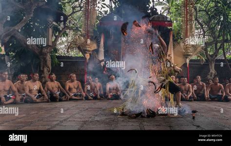 Ritualisierter Tanz Fotos Und Bildmaterial In Hoher Aufl Sung Alamy