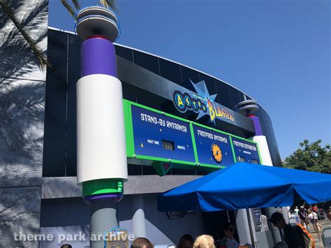 Buzz Lightyear Astro Blasters at Disneyland | Theme Park Archive