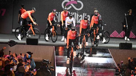 "The ship is sinking and everyone is jumping off!" - Johan Bruyneel's