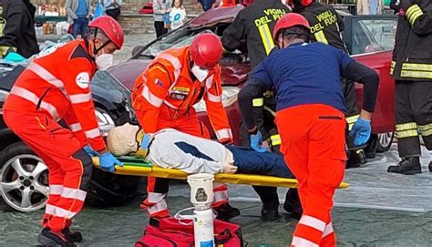 Croce Verde Bagnolo Piemonte Corso Volontari E Simulazioni Di Soccorso