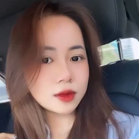 Nhan sắc bạn gái xinh chuẩn hot girl của tiền đạo U Việt Nam Bên lề sân cỏ Việt Giải Trí