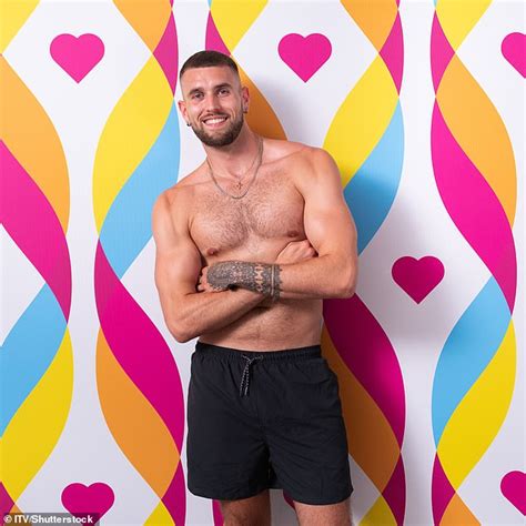 Who Is Zachariah Noble On Love Island Age Job Instagram Plus More