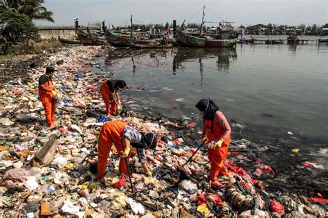 Indonesia Kejar Target Bebas Sampah Plastik 2025