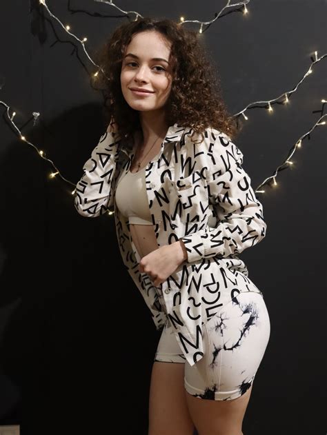 Id Olesia From Ivano Frankivsk Ukraine Years Old Brunette Brown Eyes