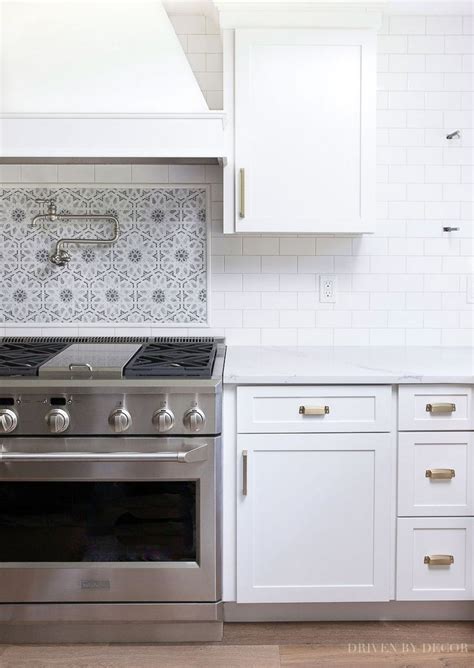 20++ White Subway Tile Backsplash Ideas - PIMPHOMEE