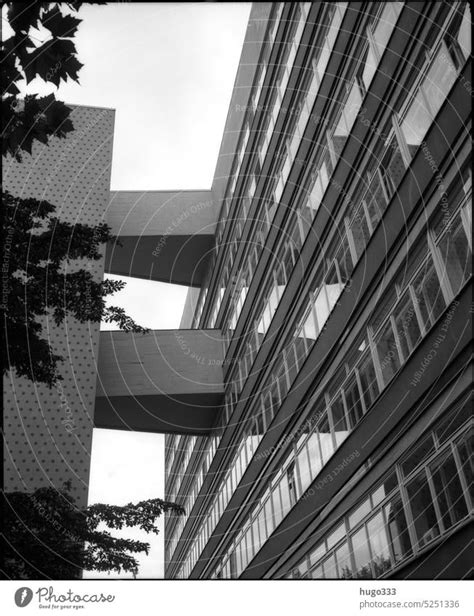 Detail Einer Fassade Der Nachkriegsmoderne Mit Kacheln Fenster Und