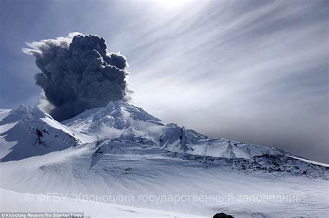 Russian Volcano Awakes For The First Time In 250 Years Daily Mail Online