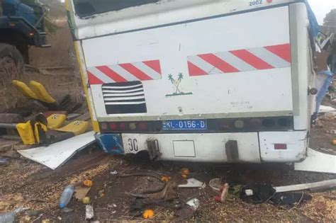 Două Autobuze S au Ciocnit Frontal în Centrul Senegalului Cel Puțin 40