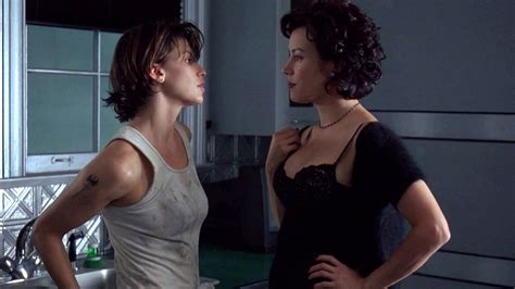 Jennifer Tilly As Violet And Gina Gershon As Corky In Bound