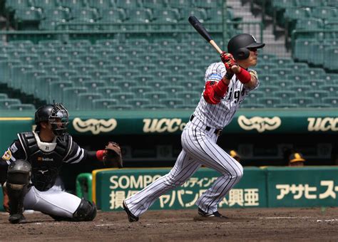 ＜神・ソ＞3回2死満塁、中前に2点打を放つ西岡 ― スポニチ Sponichi Annex 野球