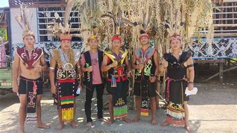 Gawai Dayak Menampilkan Tarian Perang Suku Kayaan Medalaam Youtube