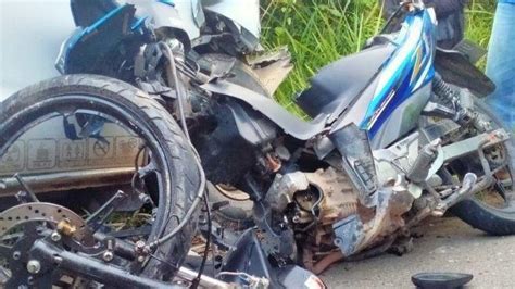 Remaja Pengendara Motor Bonceng Tiga Tabrak Mobil Dua Di Antaranya