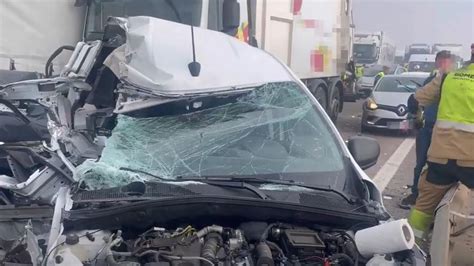 Las Im Genes Del Caos Entre La Niebla Fallece Un Camionero De A Os