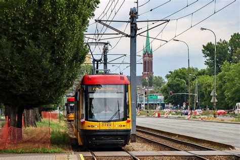 Utrudnienia w weekend w Warszawie Pielęgnacja drzew na Pradze i dwa