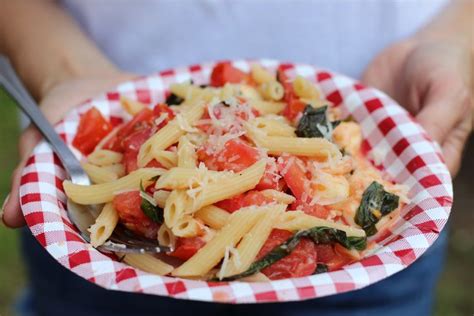 Pâtes tomates et mozzarella fraîche Recettes gourmandes rapides et