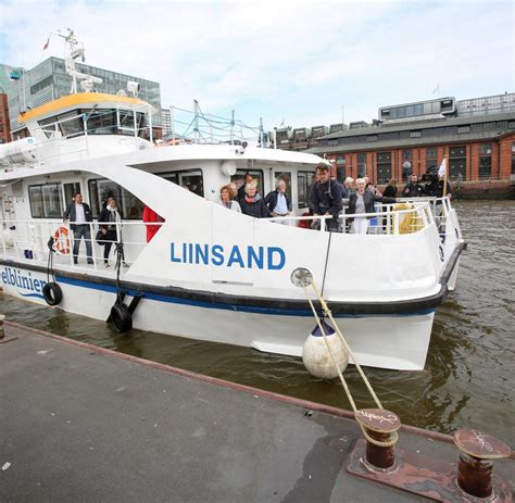 Nahverkehr Neue Hybrid Fähre fährt zwischen Hamburg und Stade WELT