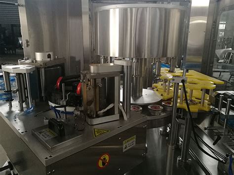 Automatic OPP Hot Melt Glue Labeling Machine Zhangjiagang Evertop Machinery Co Ltd