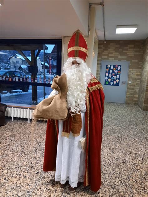 Grundschule Illschwang Der Nikolaus Ist Zu Besuch In Der Schule