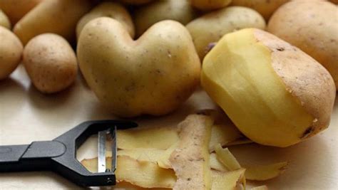 La Maschera Alla Buccia Di Patate Per Combattere Le Macchie E Avere Una