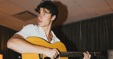 Shawn Mendes împărtășește noul single Heartbeat din filmul Lyle