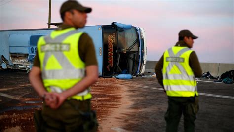 Regi N De Tarapac Tres Fallecidos Y Lesionados Deja Volcamiento De