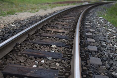 Fotos Gratis Pista Ferrocarril Perspectiva Tren Acero Transporte