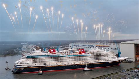 Disney Wish Dockt Aus Neues Disney Cruise Line Schiff Im Wasser