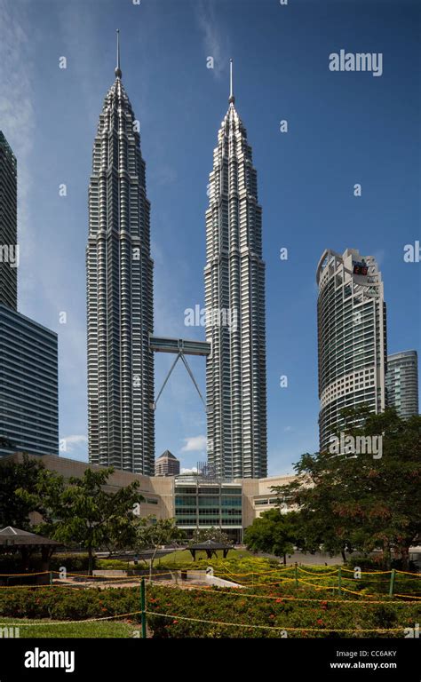 Klcc Park Tours Jumelles Petronas Banque De Photographies Et Dimages